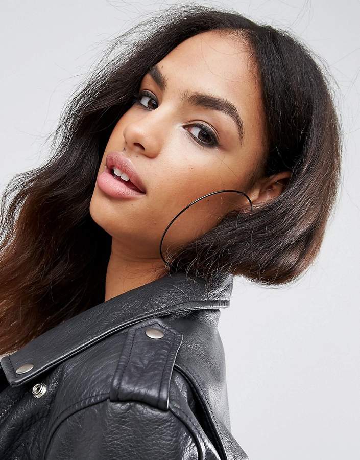 Liars & Lovers – Extralange, schmale Creolen