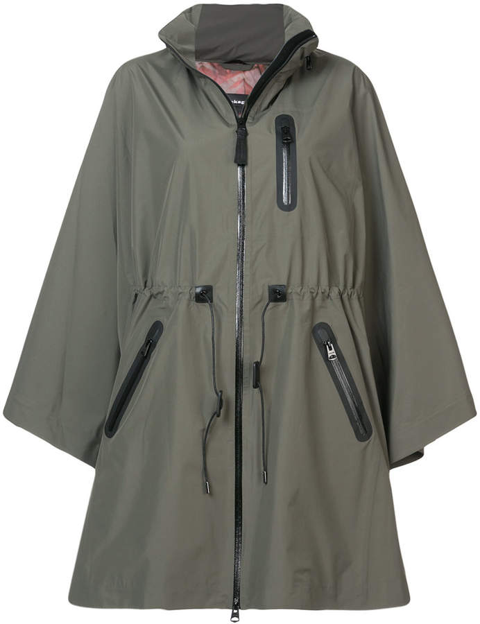 Oversized-Regenmantel