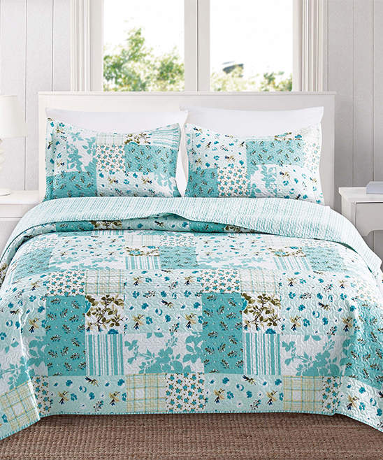 Blue & White Floral Patchwork Quilt Set
