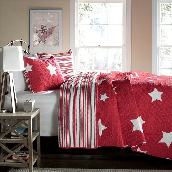 Red Star Reversible Quilt Set