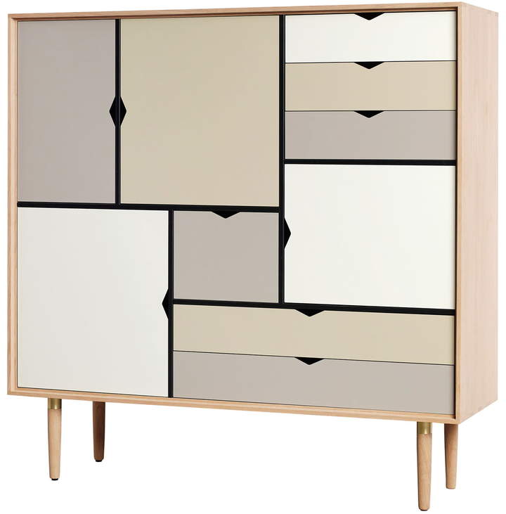Andersen Furniture - S3 Kommode, Eiche geseift/ Fronten silver (silber weiß), doeskin (beige), iron (metallgrau)