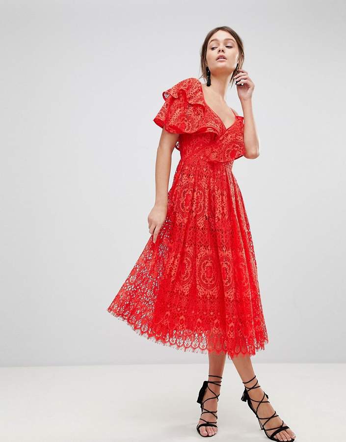 – Ballkleid aus Spitze mit One-Shoulder-Träger und Rüschen