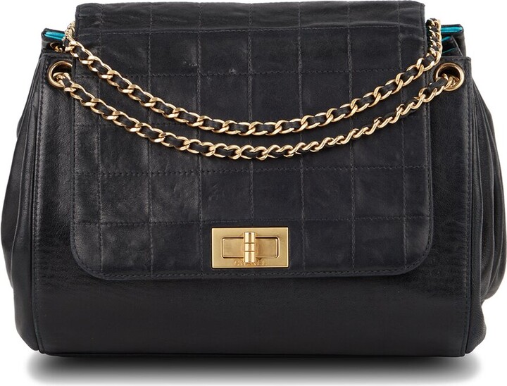 chanel classic quilted leather chain handbag