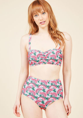 Waterfront Flaunt Swimsuit Top in Fans in 4X - Classic Bra by High Dive by ModCloth from ModCloth