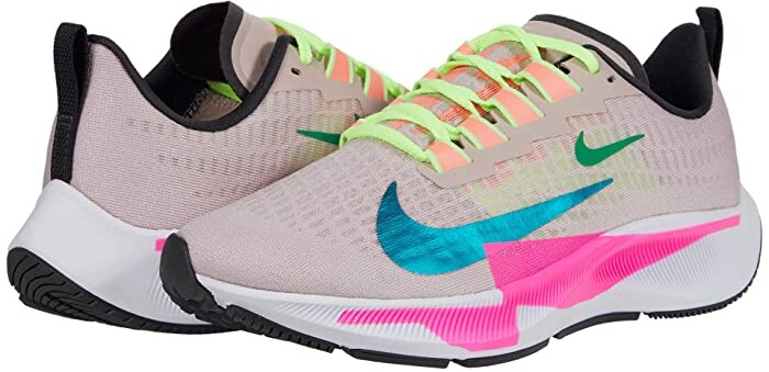 nike women's wide width walking shoes