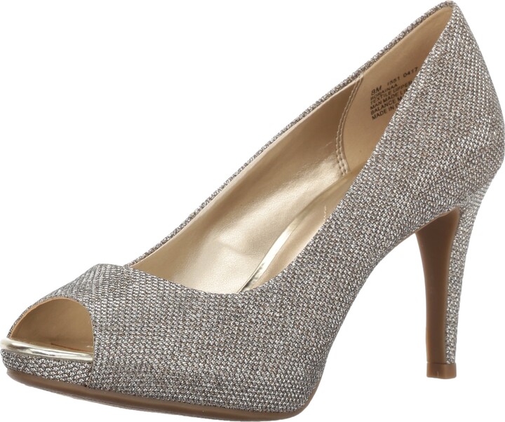 Bandolino silver pumps Outlet