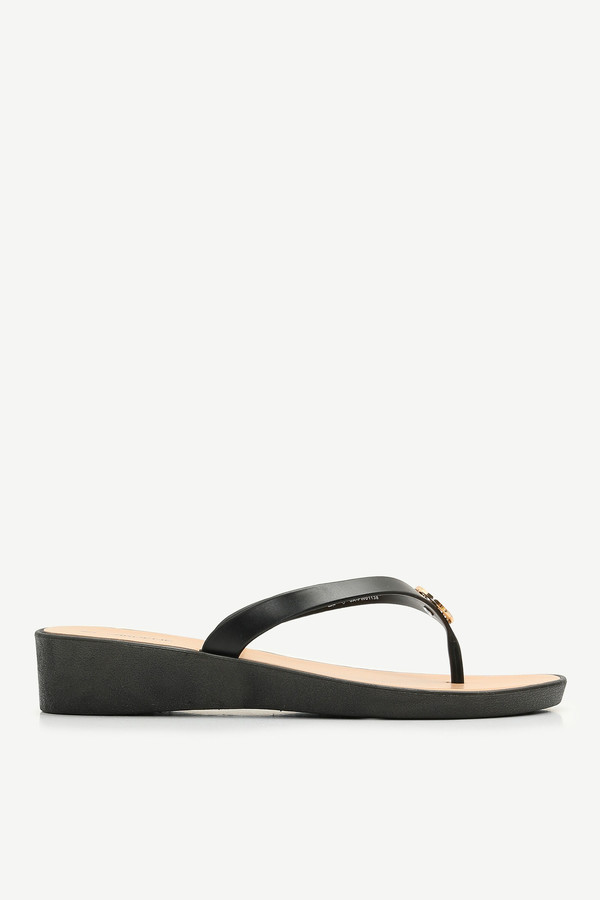 byyb elara wedge flip flop