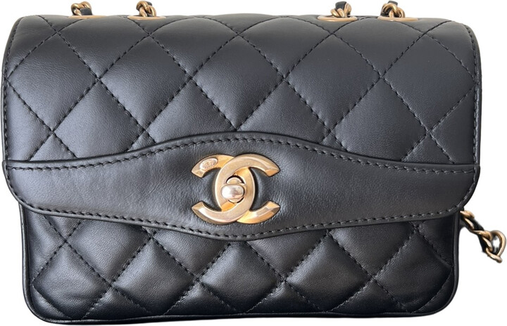 Leather crossbody bag Chanel Black in Leather - 23070754