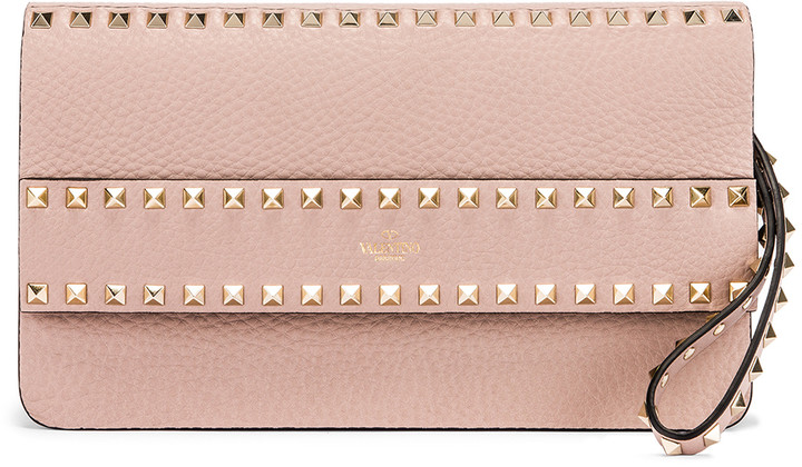 valentino rockstud clutch poudre