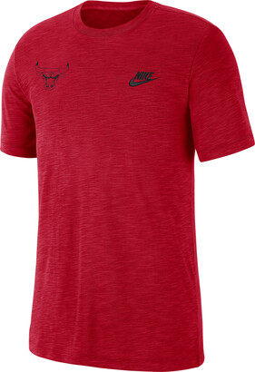 Chicago Bulls Essential Club Men's Nike NBA T-Shirt.