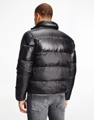 Groenland Vaccineren Leggen Calvin Klein institutional logo puffer jacket in black - ShopStyle