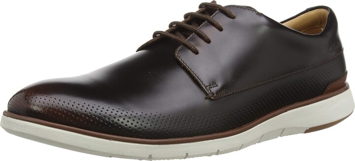 mens clarks walking sneakers