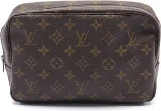 Louis Vuitton Makeup Bag in 2023  Louis vuitton makeup bag, Louis vuitton  makeup, Vanity inspiration