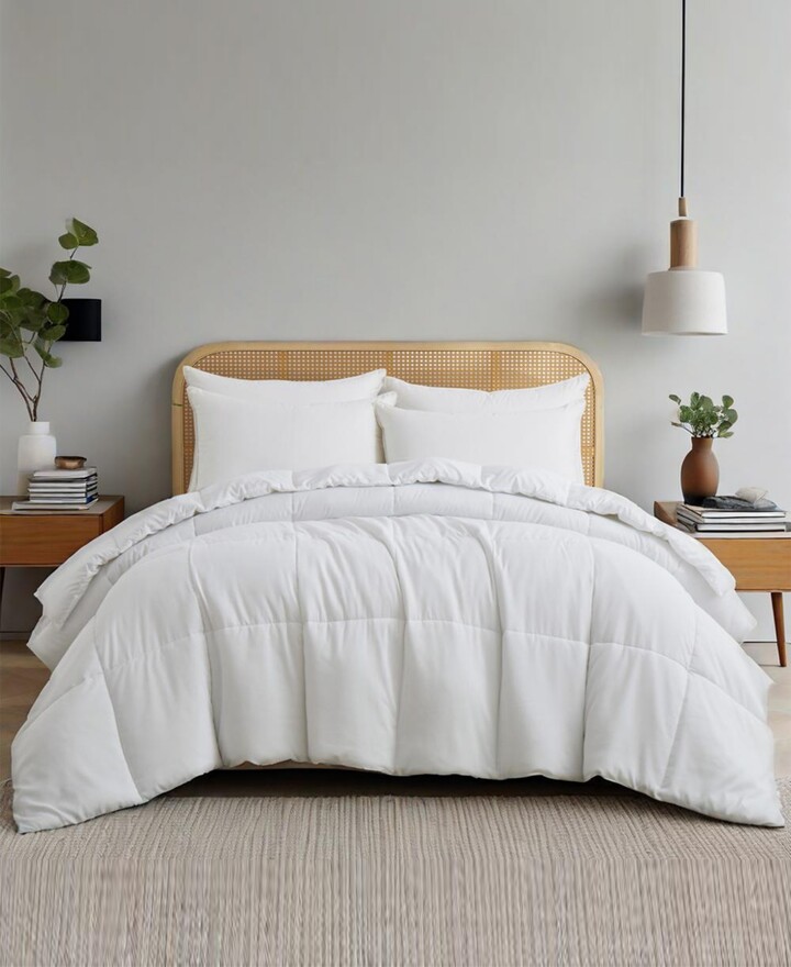 UNIKOME Light Warmth Reversible Down Alternative Comforter Queen