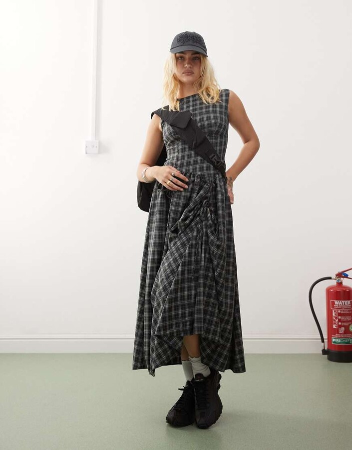Collusion poplin midi dress with hitch bubble skirt in grey check