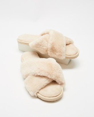 Spurr Women's White Slippers - Cloud Slippers