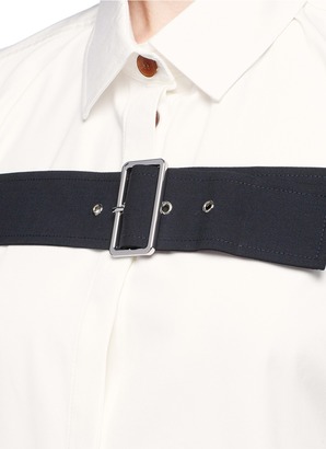 Shushu/Tong Cold shoulder belted Oxford shirt