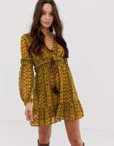 Thumbnail for your product : Moon River printed tie waist skater dress