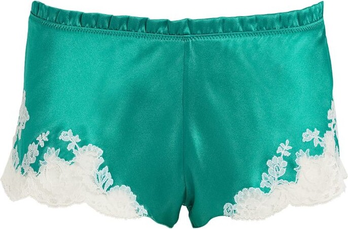 Floaty shorts in satin silk and Caudry lace