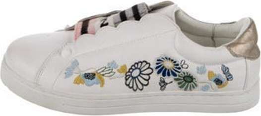 Fendi Leather Low Top Sneakers White Printed Round-Toes with Embroidered Accent Tie Closures Size not listed, estimated from measurements. Unfortunately, due to restrictions, this item may not be eligible for shipping in all areas.