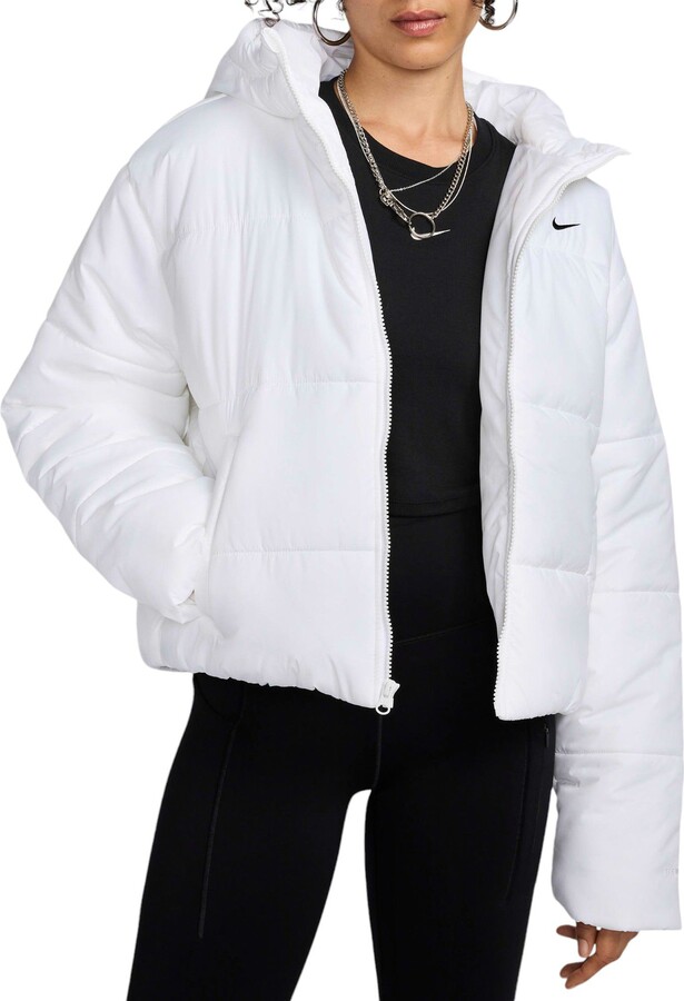 Nike Women's Sportswear Classic Puffer Therma-FIT Loose Hooded Jacket, Small, White