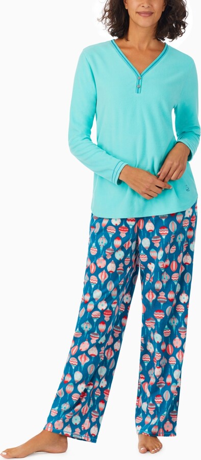 https://img.shopstyle-cdn.com/sim/07/2d/072d4d5762a21b5426850ed55e60b3c1_best/cuddl-duds-womens-2-pc-fleece-long-sleeve-printed-pajamas-set.jpg