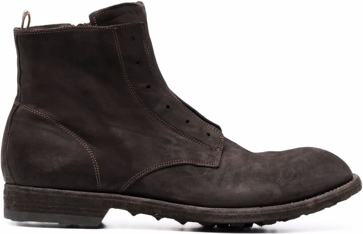 black laceless boots