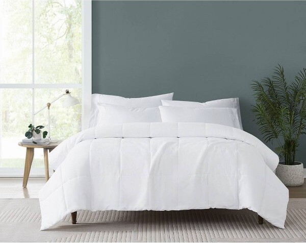 Truly Soft TrulySoftTwinEverydaySolidDownAlternativeBlanketWhite