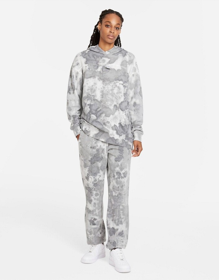 nike loose fit tracksuit