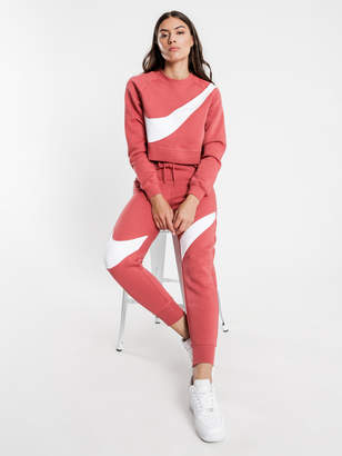 Nike NSW Swish Fleece Crew Sweater in Pink