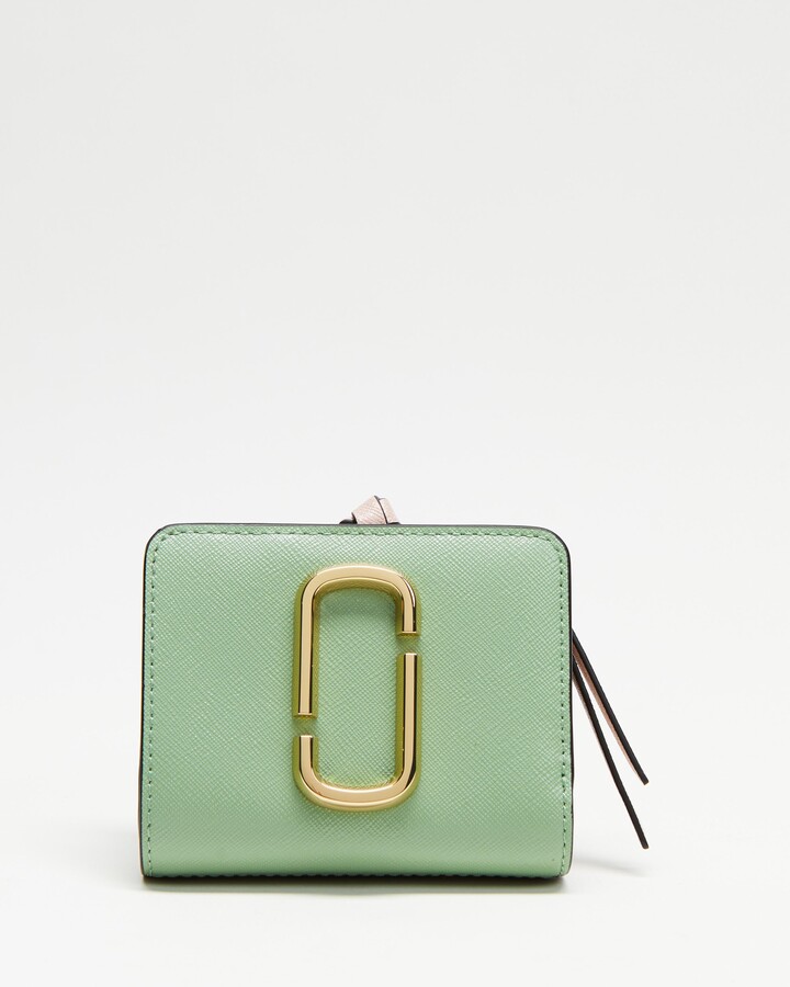 marc jacobs wallet green