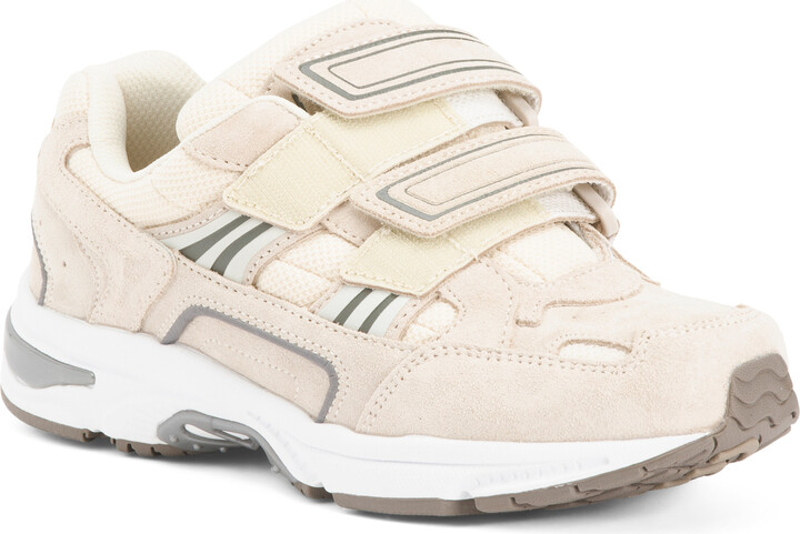 vionic wide sneakers
