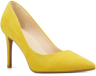nine west yellow pumps