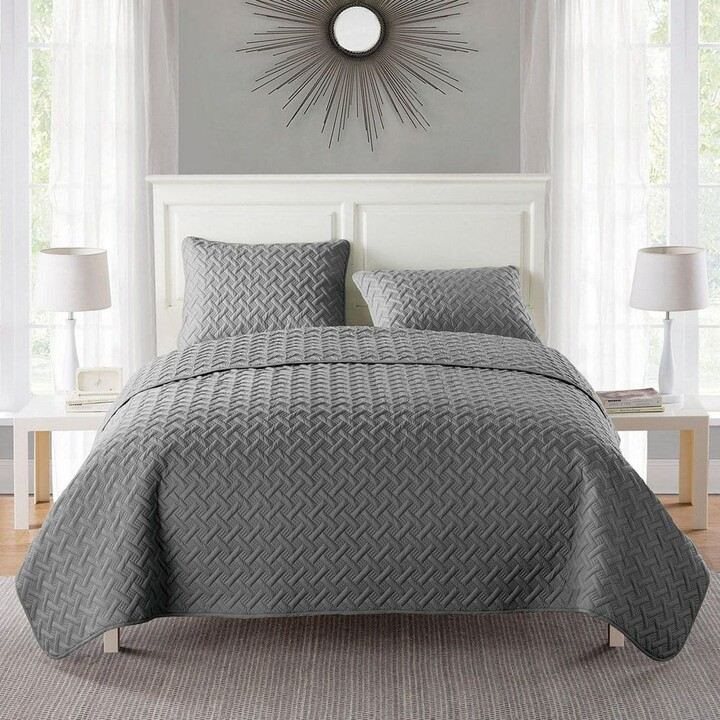 VCNY Home Nina 3-Piece Grey Embossed Basketweave Microfiber King Quilt Set