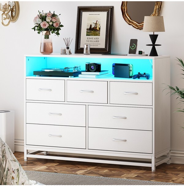 SunnyFurn 7DrawersforBedroomLedLightsandChargingStationWoodenLongDresserLargeCapacityStorageforLivingRoomWhite
