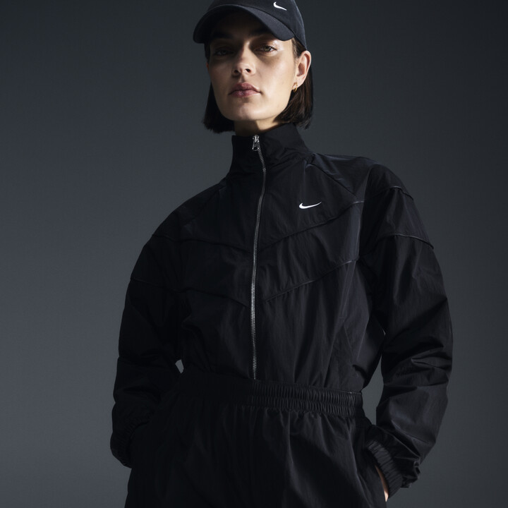 Nike Women's Windrunner Loose UV Woven Full-Zip Jacket in Black | FV6304-010