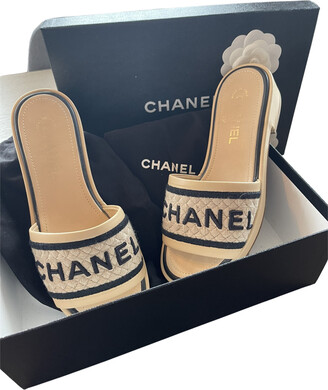 Pre-owned Chanel Leather Mules In Beige