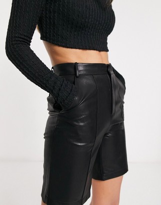 UNIQUE21 faux leather city shorts in black