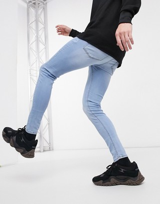 Spray on jeans with power stretch in acid wash with heavy rips ASOS Herren Kleidung Hosen & Jeans Jeans Stretch Jeans 