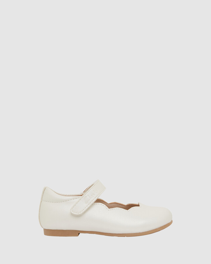 clarks white flats