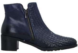 Linea Ankle boots