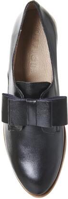 flexa slip on with bow