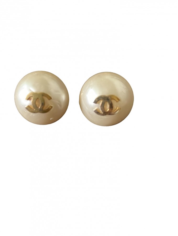 Chanel CC Beige Pearls Earrings