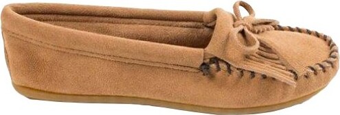 Minnetonka Women's Kilty Hardsole Casual Slippers Regular 5 Taupe