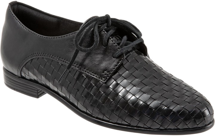 womens wide width oxfords