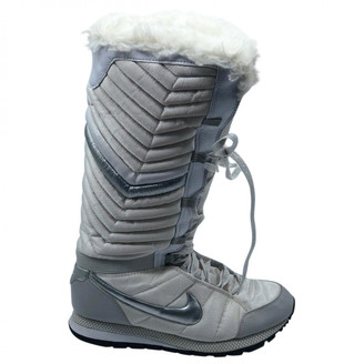 ladies nike boots