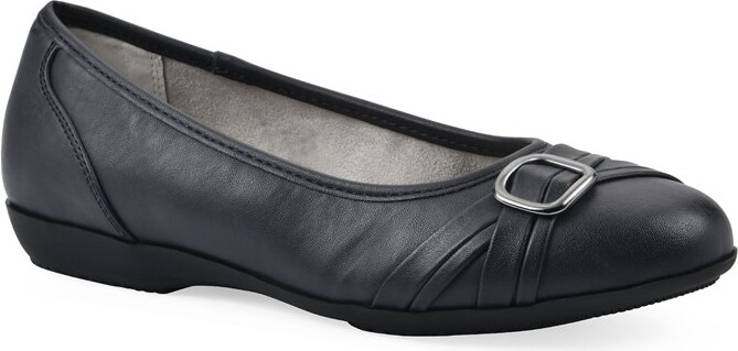 Cliffs by White Mountain Women's Calming Wide Flat Shoes