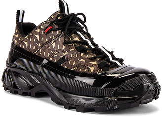 burberry arthur runner trainers