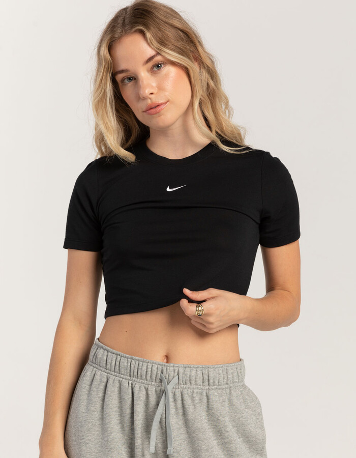 Nike Sportswear Essential Women's Slim Cropped T-Shirt.