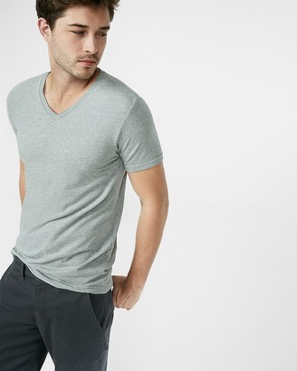 Express Slim Supersoft Moisture-Wicking V-Neck T-Shirt